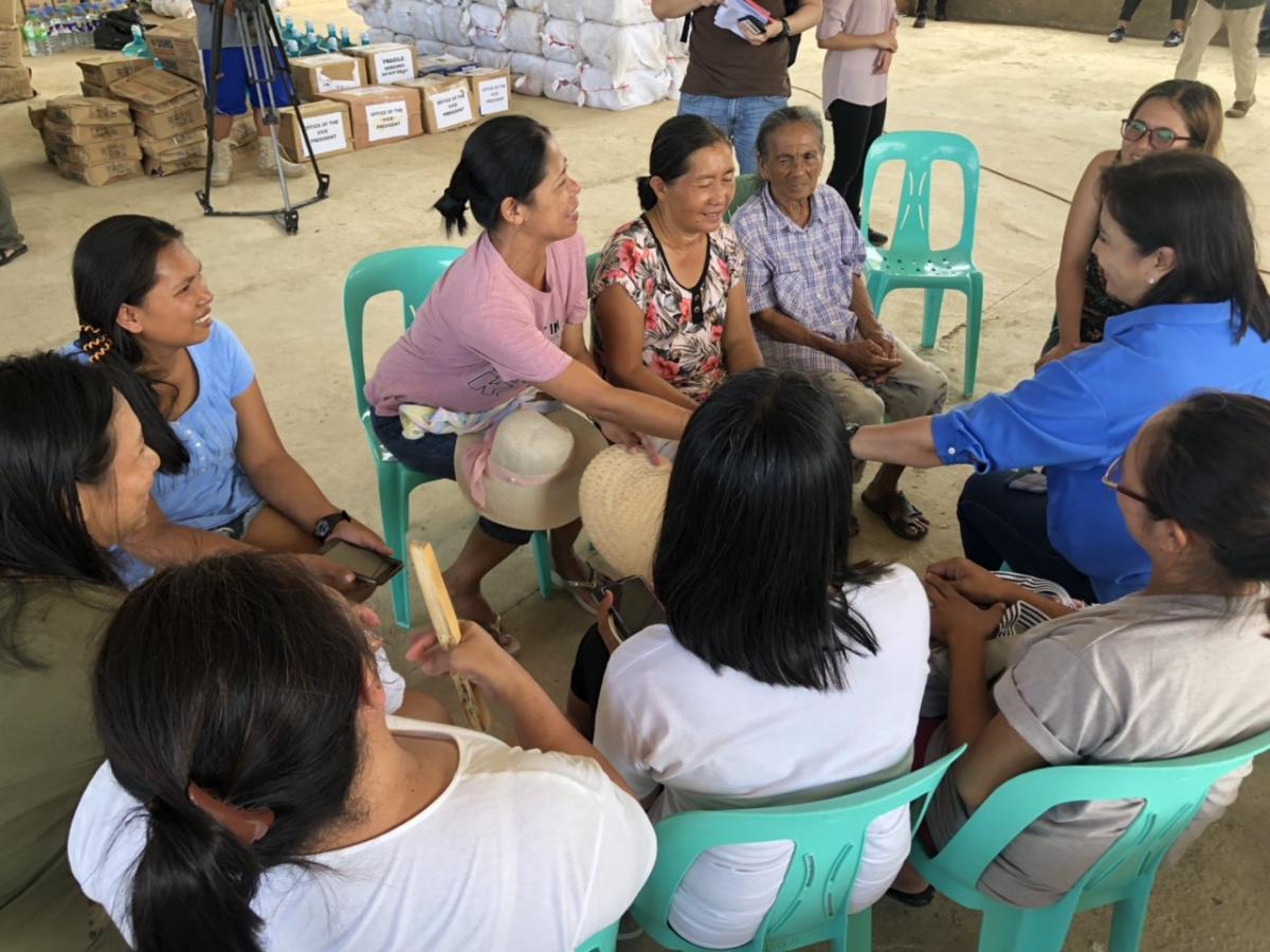 Vice President Leni Robredo with victims of the quake